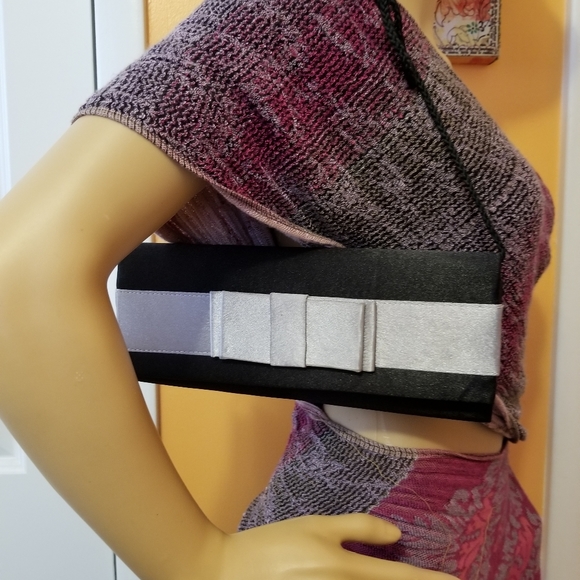 Black and Silver /Gray Clutch - Picture 1 of 8